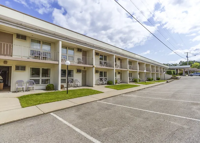 Terrace Bay Hotel - Lakefront